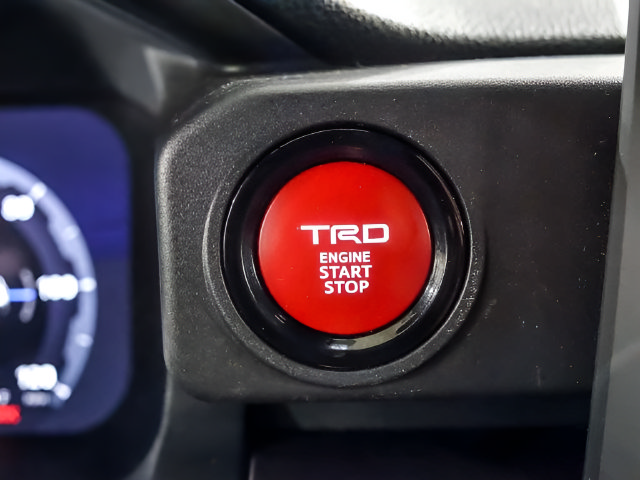 Certified 2025 Toyota Tacoma TRD Off-Road AWD/4WD image 18