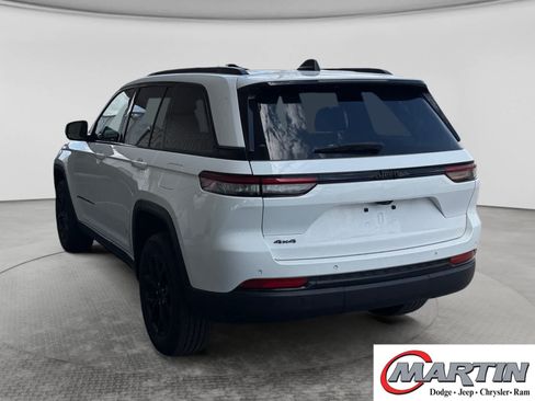 Used 2024 Jeep Grand Cherokee Altitude AWD/4WD image 7