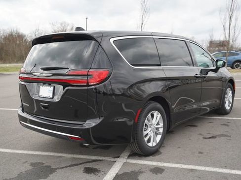 New 2026 Chrysler Pacifica Select FWD image 7
