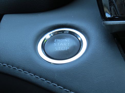 Used 2023 Toyota Highlander LE image 24