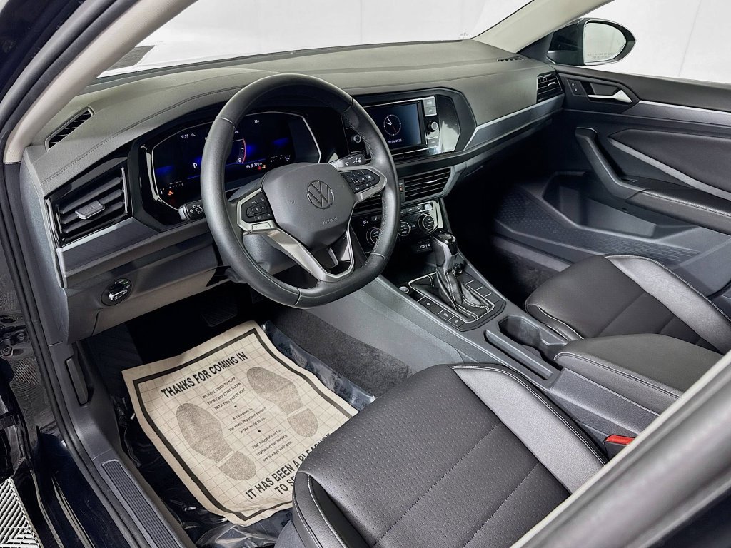 Used 2024 Volkswagen Jetta SE FWD image 8