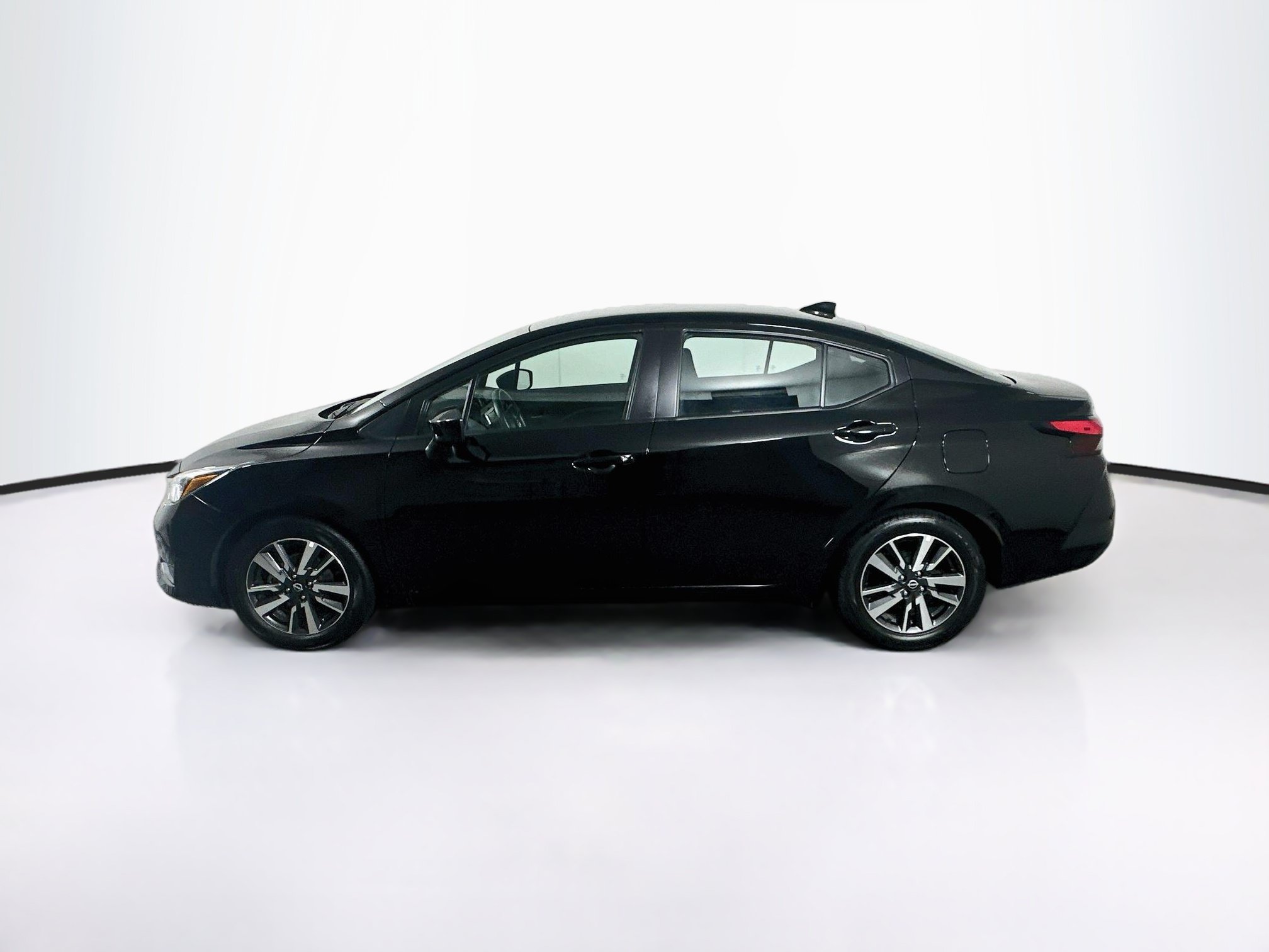 Used 2025 Nissan Versa SV FWD image 4