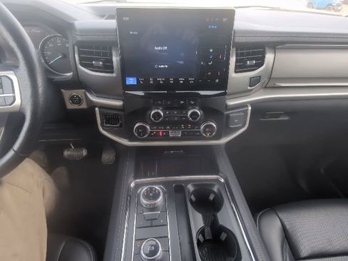 Used 2024 Ford Expedition XLT image 22