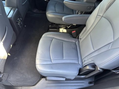 Used 2024 Buick Enclave Premium image 13