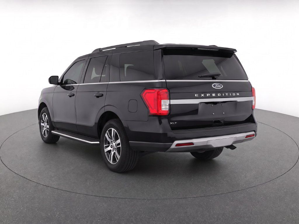 Used 2023 Ford Expedition XLT RWD image 3