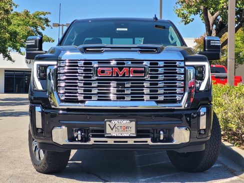 Used 2025 GMC Sierra 2500 Denali w/ Denali Reserve Package AWD/4WD image 2