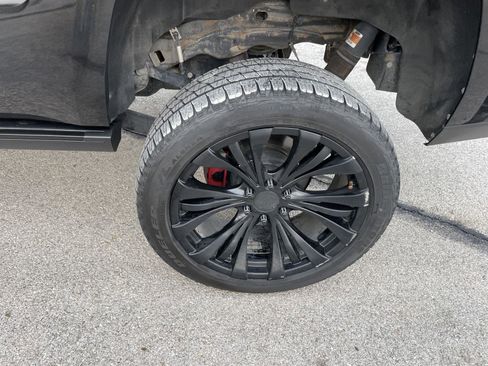 Used 2018 Cadillac Escalade Premium Luxury RWD image 35