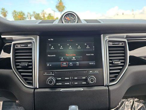 Used 2017 Porsche Macan image 20