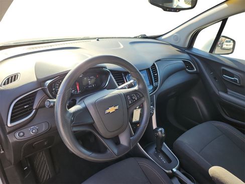 Used 2020 Chevrolet Trax LS image 9