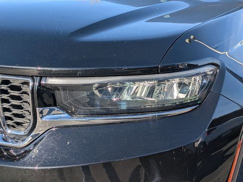 Used 2024 Jeep Grand Cherokee Limited 4xe image 12