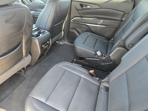 Used 2025 Chevrolet Traverse LT image 29