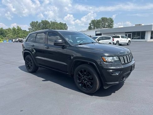 Used 2020 Jeep Grand Cherokee Altitude AWD/4WD image 5