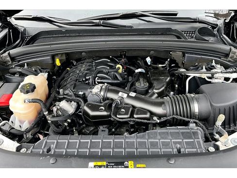 Used 2024 Jeep Grand Cherokee Laredo image 11