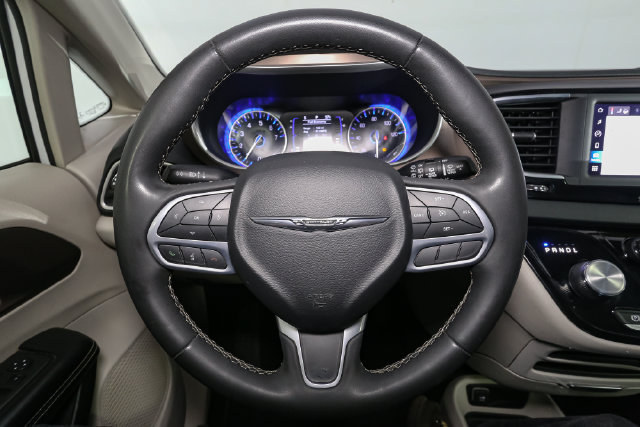 Used 2022 Chrysler Voyager LX FWD image 27