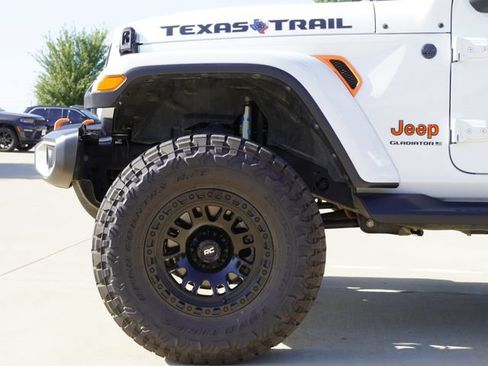 Used 2025 Jeep Gladiator Sport AWD/4WD image 5