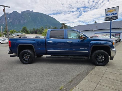 Used 2016 GMC Sierra 2500 SLT w/ Duramax Plus Package AWD/4WD image 4