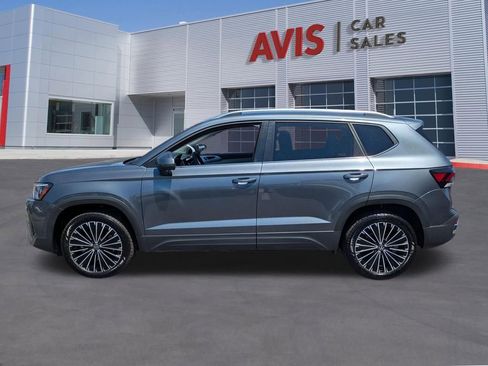 Used 2025 Volkswagen Taos SE image 10