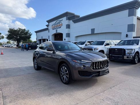 Used 2019 Maserati Levante AWD/4WD image 40
