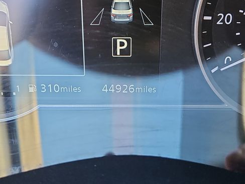 Used 2023 Nissan Versa SV image 5