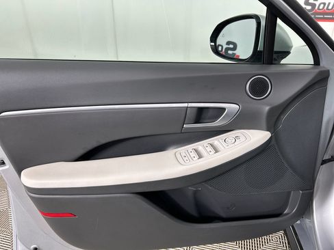 Used 2025 Hyundai Sonata SEL FWD image 11