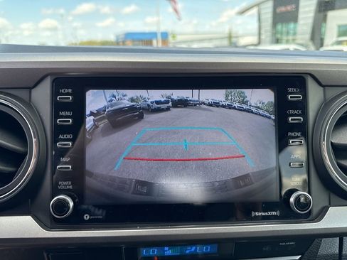 Used 2021 Toyota Tacoma SR5 AWD/4WD image 19
