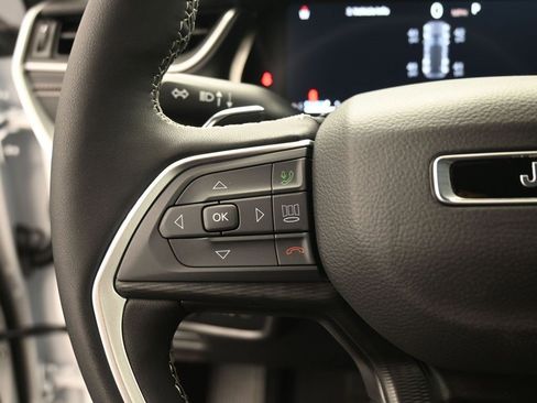 New 2025 Jeep Grand Cherokee Altitude image 2