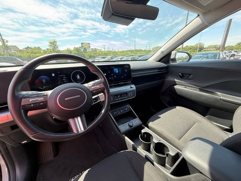 Used 2025 Hyundai Kona SEL AWD/4WD image 2