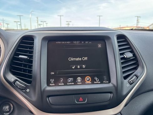 Used 2015 Jeep Cherokee Limited w/ Luxury Group AWD/4WD image 20