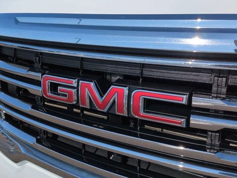 Used 2023 GMC Acadia SLT image 11