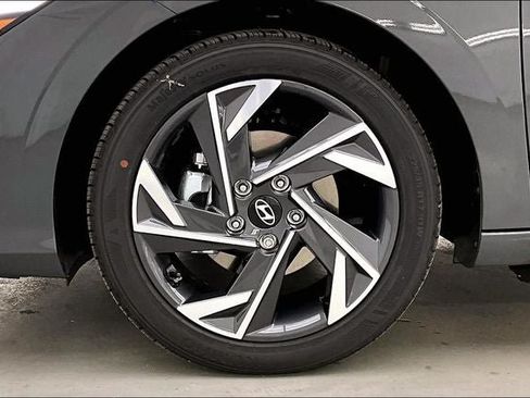 Certified 2025 Hyundai Elantra Sport FWD image 14