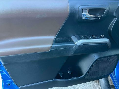 Used 2016 Toyota Tacoma Limited image 22