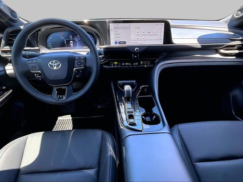 Used 2025 Toyota Crown AWD/4WD image 15