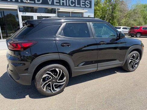 Used 2025 Chevrolet TrailBlazer RS AWD/4WD image 3