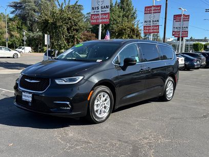 Used 2023 Chrysler Pacifica Touring-L