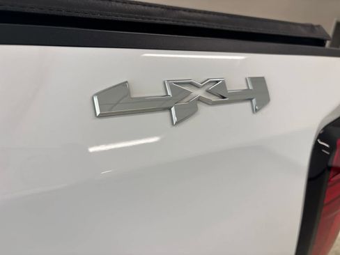 Used 2024 GMC Sierra 1500 SLT w/ SLT Convenience Package image 15