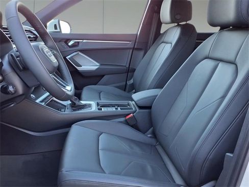 New 2025 Audi Q3 2.0T Premium image 9