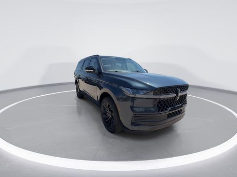 New 2026 Lincoln Navigator L Reserve w/ Jet Appearance Package AWD/4WD image 3