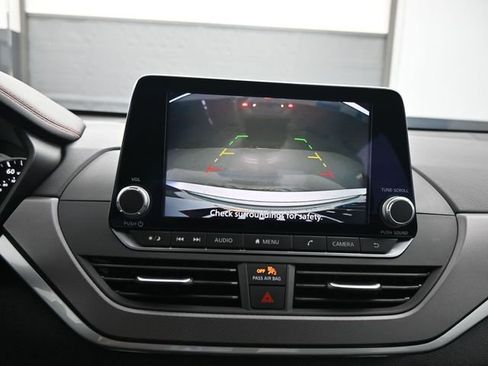 Used 2025 Nissan Altima 2.5 SR image 17