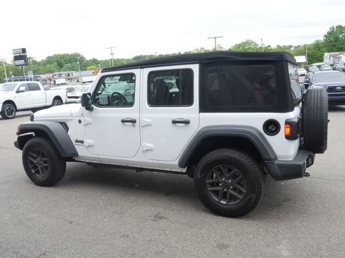 Used 2024 Jeep Wrangler Unlimited Sport AWD/4WD image 8