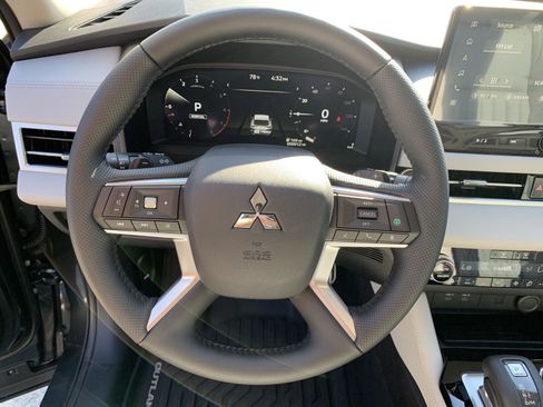 New 2025 Mitsubishi Outlander SEL image 15