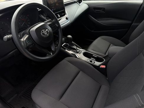 Used 2025 Toyota Corolla LE w/ LE Premium Package FWD image 11