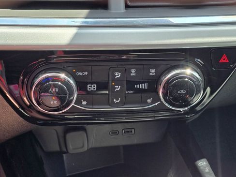 Used 2025 Chevrolet Trax LT w/ Driver Confidence Package FWD image 17