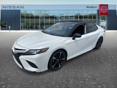 Used 2020 Toyota Camry XSE FWD image 1