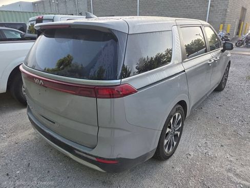 Used 2022 Kia Carnival EX FWD image 5