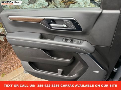 Used 2025 Chevrolet Suburban High Country image 21