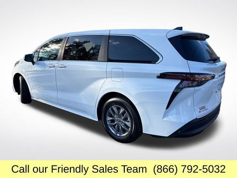 New 2026 Toyota Sienna LE image 3