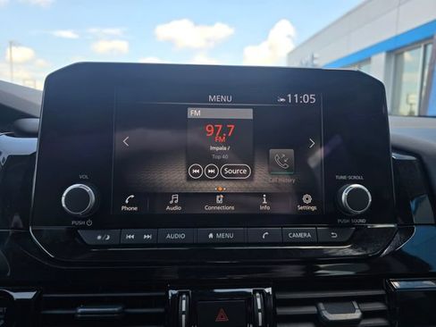 Used 2025 Nissan Pathfinder SV AWD/4WD image 17