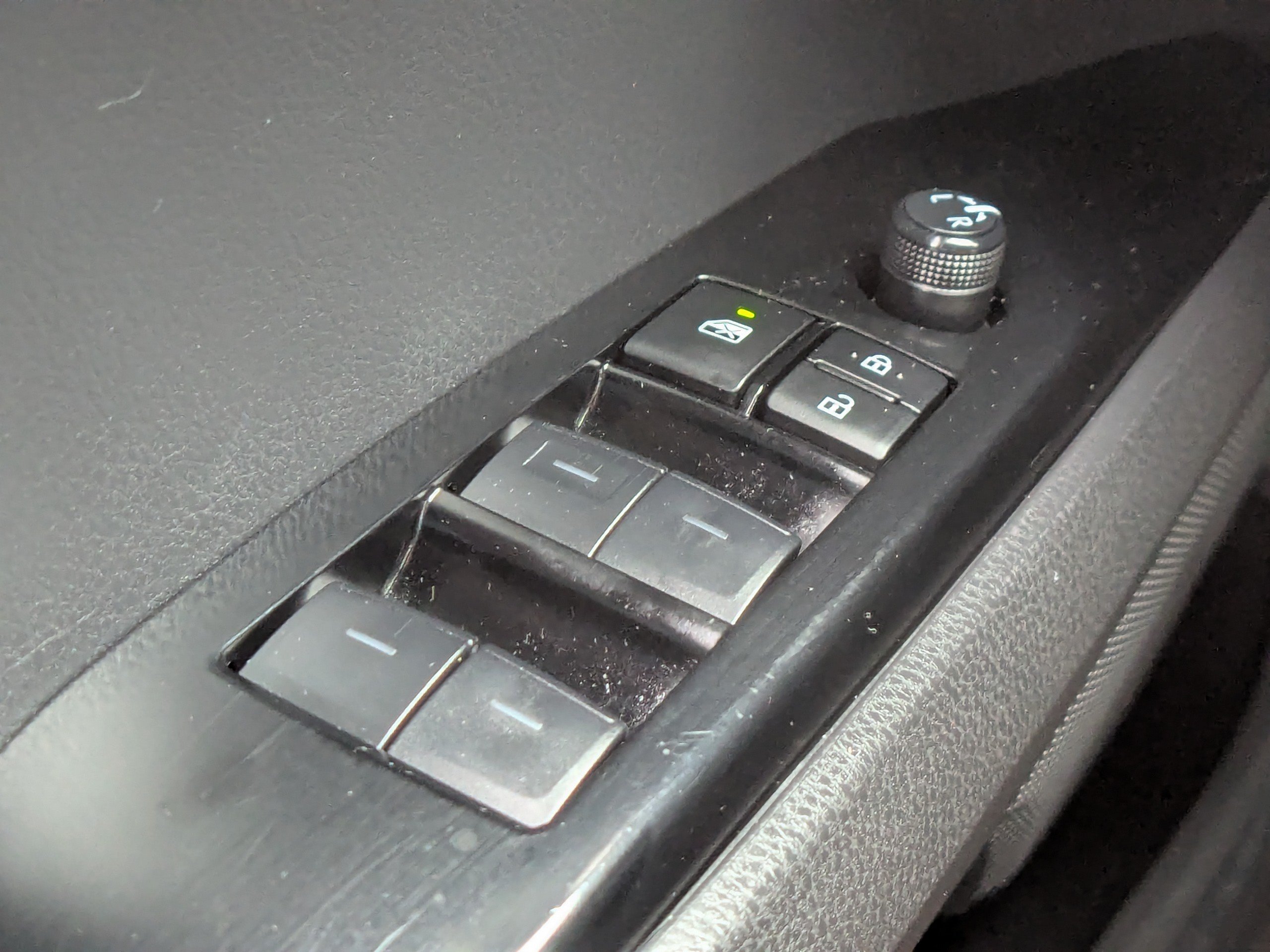 Used 2025 Toyota Camry LE FWD image 25