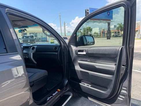 Used 2014 Toyota Tundra SR5 AWD/4WD image 17