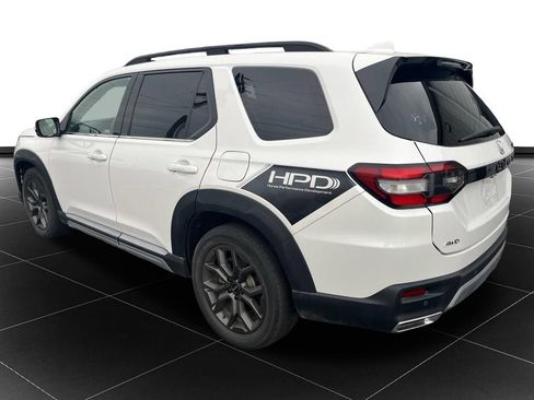 Used 2023 Honda Pilot Elite image 3